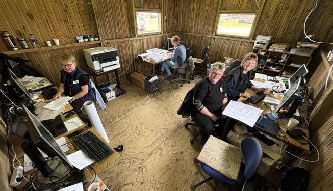 Det er på billedet fra dyrskuets styrecenter Helle Kjærsgaard til venstre ved printeren, Karoline Holst bagest med ryggen til, Karin Møller Larsen og nærmest Jane Eriksen. Foto: Palle W. Nielsen