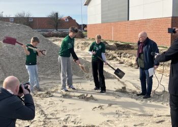Fra første spadestik til den nye hal. Arkivfoto: Palle W. Nielsen