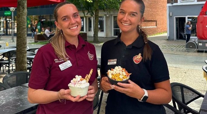 Emma og Mathilde er hos Bone's Hjørring klar til at tage godt imod studenter og alle andre. Privatfoto