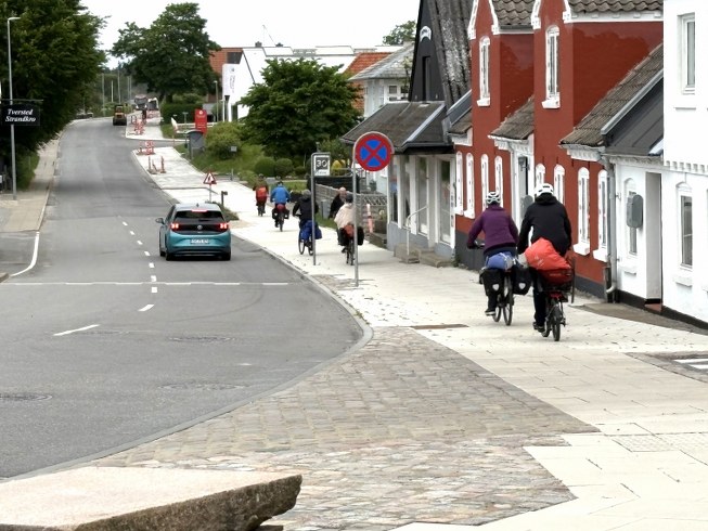 Cyklende gæster i Tversted juni 26. Foto: Palle W. Nielsen
