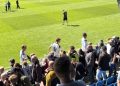 Spillere hyldes efter 3-1 sejren og for oprykningen. Arkivfoto: Palle W. Nielsen