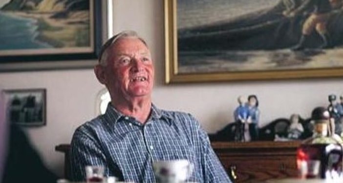 Allan Normann Sørensen i sin hyggelige stue i Lønstrup. Foto: Privat.