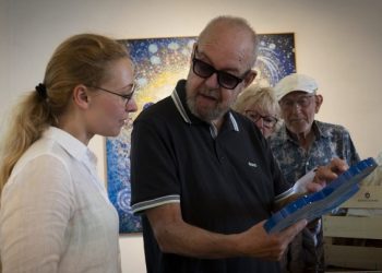 Historiker og kulturarvsformidler Benedicte I. F. von S. Løvendahl Rottbøll. i selskab med kunstner Esben Hanefelt. Foto: Hans-Henrik Rottbøll.
