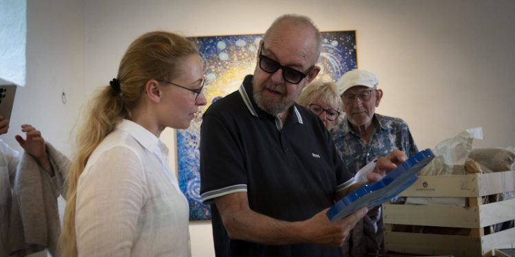 Historiker og kulturarvsformidler Benedicte I. F. von S. Løvendahl Rottbøll. i selskab med kunstner Esben Hanefelt. Foto: Hans-Henrik Rottbøll.