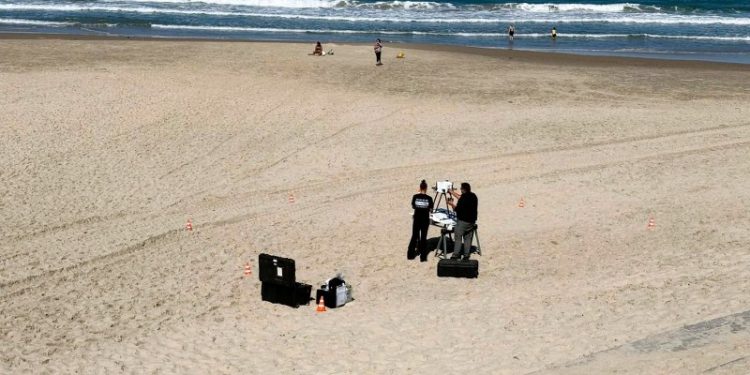 Droneoperatørerne på Husmoderstranden. Foto: Niels Skipper.