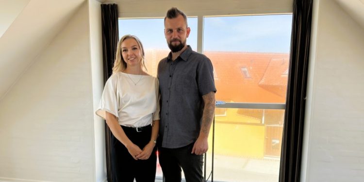 Pernille og Christoffer Ramberg i det flotte festlokale hos Lilleheden Café & Restaurant. Foto: Niels Skipper.