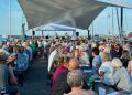 Strandby Fællesvirke har stor succes med deres arrangementer blandt andet Alsang og Sjov på Havnen. Foto: Niels Helver.