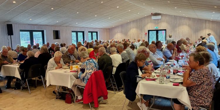 Stakladen var fyldt til sidste plads til det 20. Ældre- og Seniortræf. Foto: Niels Helver.