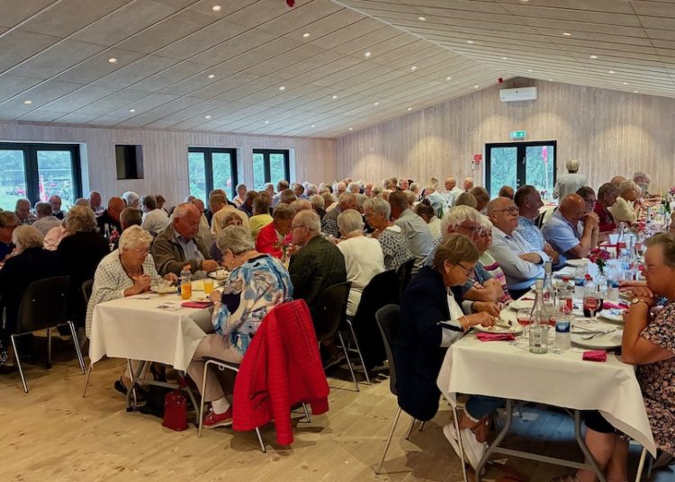 Stakladen var fyldt til sidste plads til det 20. Ældre- og Seniortræf. Foto: Niels Helver.