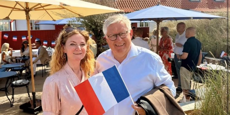 Betina D. Jensen og borgmester Søren Smalbro fra Venstre til Bastilledag i Skagen. Foto: Privat.
