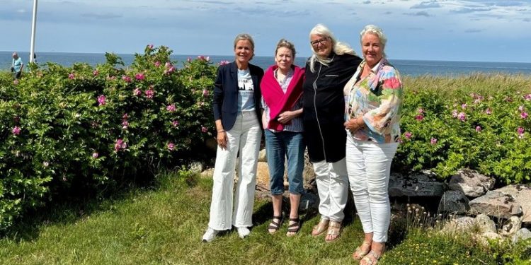 Turistchef Laila Zielke (tv) i selskab med Susan Vivi Sørensen, Hanne Melvej Lyngbye og Lisbet Hvid Hermansen. Foto: Hirtshals Turisme.