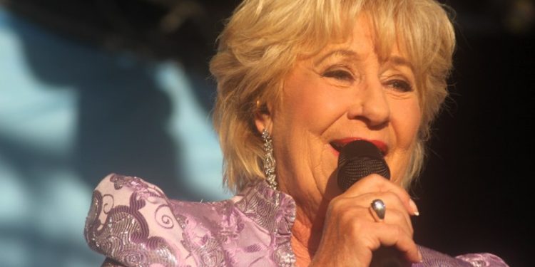 Birthe Kjær på scenen til Musik Under Trappen 2026. Foto: Presse-fotos.dk.