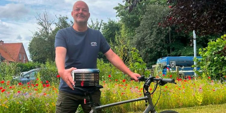 Den cyklende forfatter og boghandler. Foto: Privat.