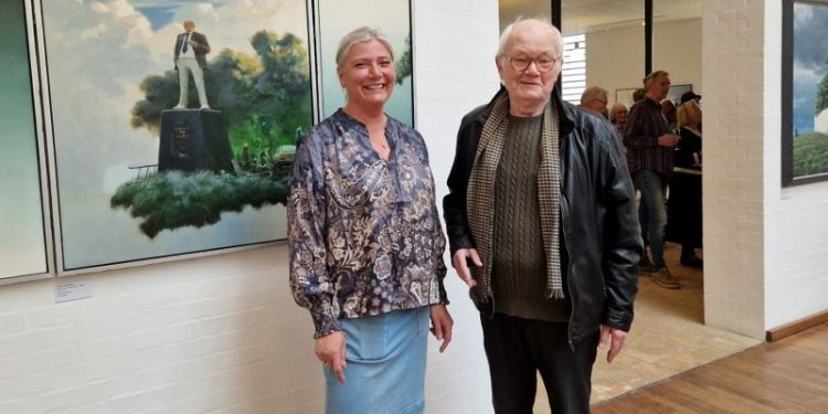 Poul Anker Bechs datter Felicia Bech Lillelund ses her i selskab med forfatter Peter Mouritzen. Foto: Privat.