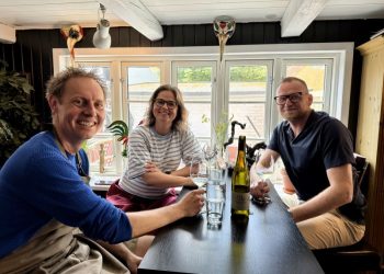 Jacob og Mette Møller Bobach i selskab med Michael Vendelbo. Foto: Privat.
