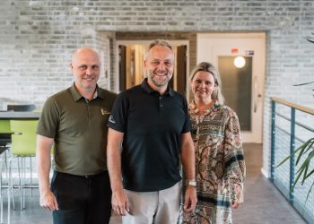 Lasse Hald flankeret af Mads Sørensen og Trine Rubæk. Foto: DitFinanshus.