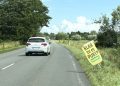 Vind og skæv er plakaten langs landevejen mellem Uggerby og Tversted. Foto. Palle W. Nielsen