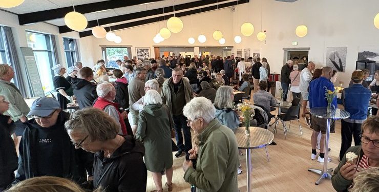 Besøgende strømmede til MadMarked 2026 i Klitgården i Tversted. Foto. Palle W. Nielsen