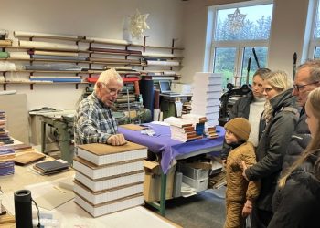 Dygtige håndværkere viser frem og fortæller i værkstederne på Tversted Skole. Arkivfoto: Palle W. Nielsen